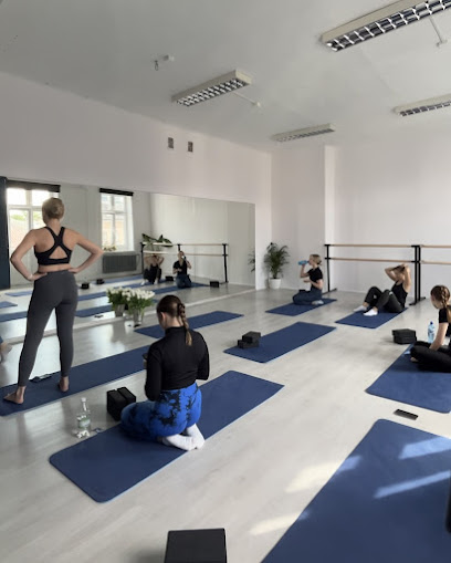 AF1QipNS1W5 EX5LvqcAZCeEymENCVWrYVN mfACR4rnw408 h509 k no